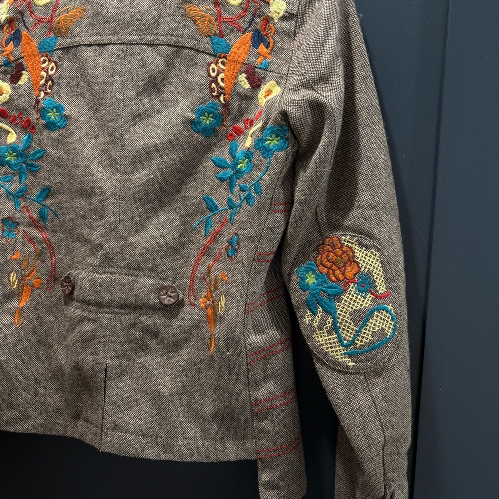 Hendi Embroidered Unique Jacket - image 10